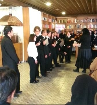 Aşkın ve Sevginin Korosu Odunpazarı Kitaplı Kahvede