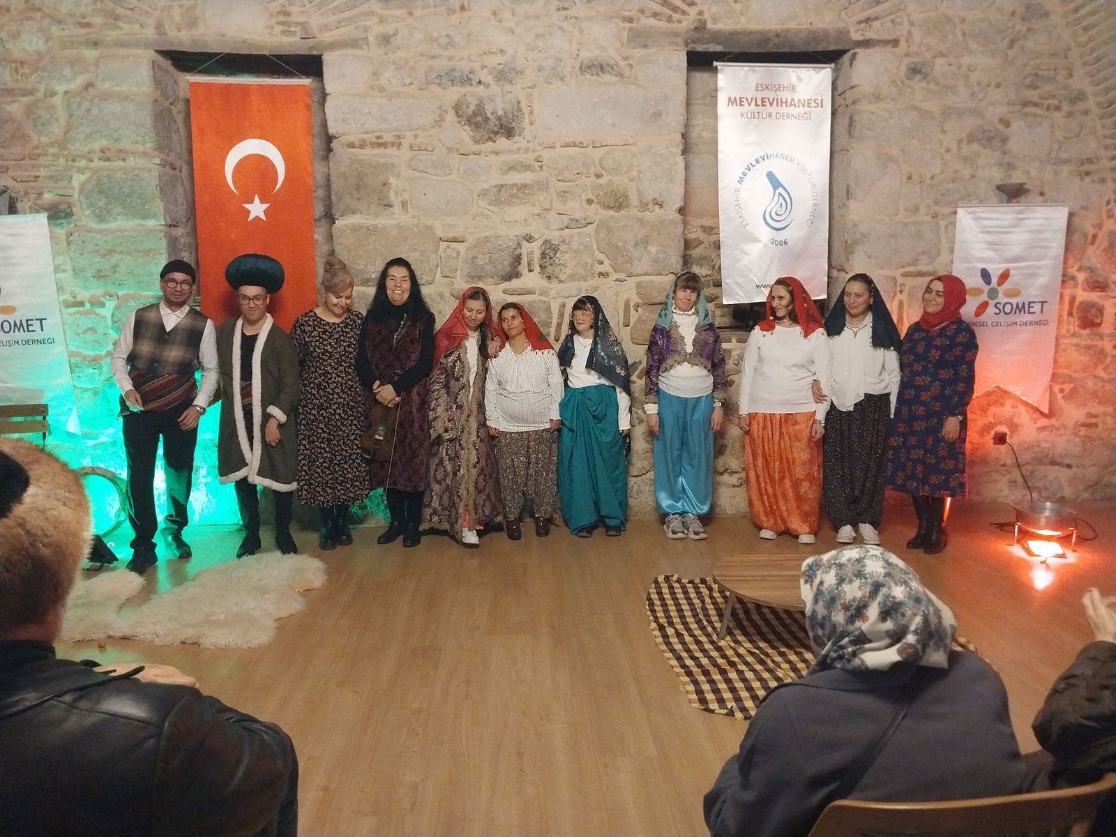Tiyatro SOMET Sahnede