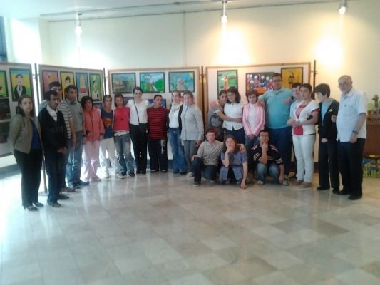 ÖĞRENCİLERİMİZ RESİM SERGİSİNDE…